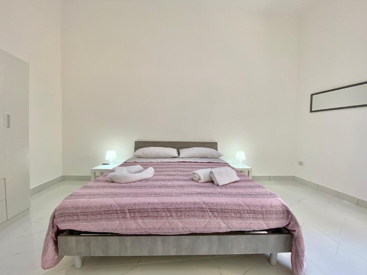 House M&C Apartment เนเปิลส์ ภายนอก รูปภาพ