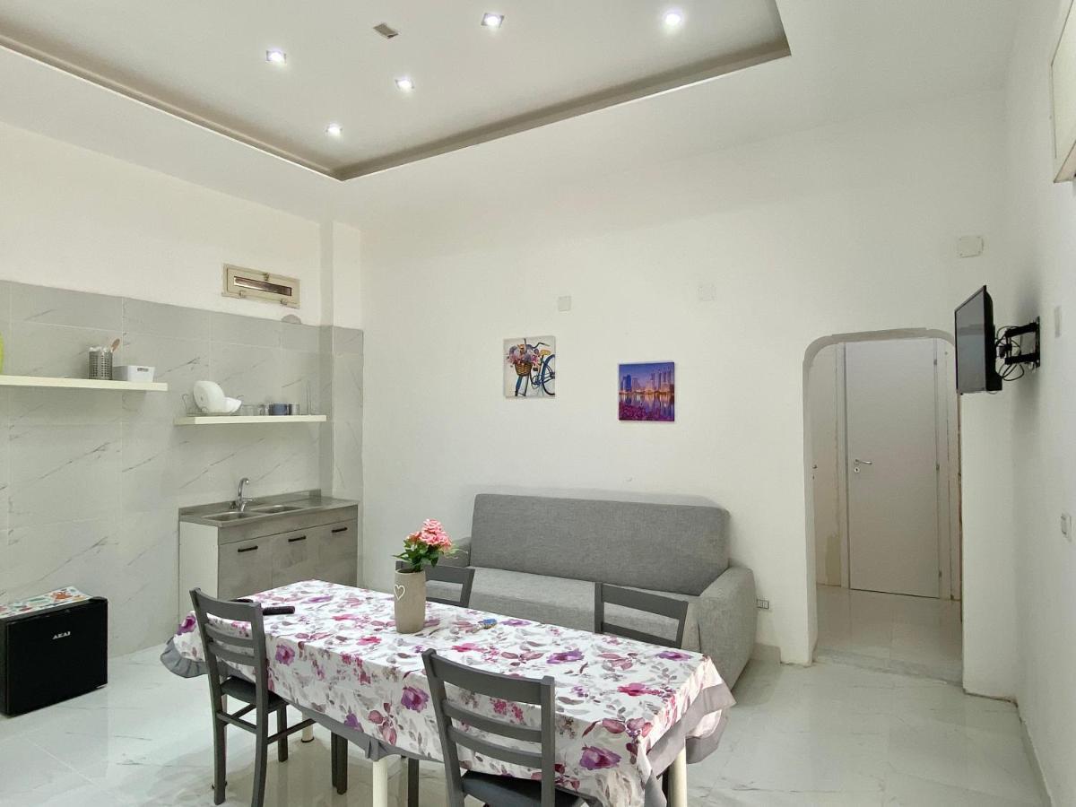 House M&C Apartment เนเปิลส์ ภายนอก รูปภาพ